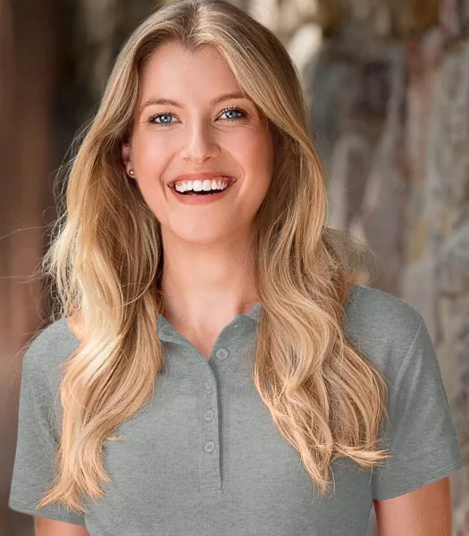 Naisten tyylikäs pikeepaita - 5-napin kiinnitys