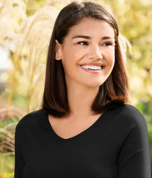 Naisten tiukka T-paita, V-pääntie - Syvä V-pääntie