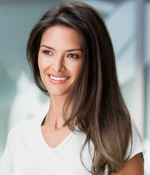 Naisten slim fit t-paita raglan-hihalla - Syvä V-pääntie