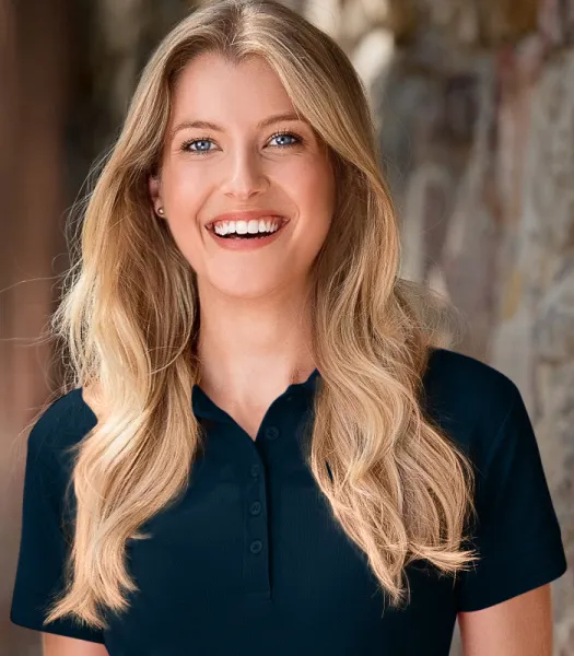 Naisten tyylikäs pikeepaita - 5-napin kiinnitys