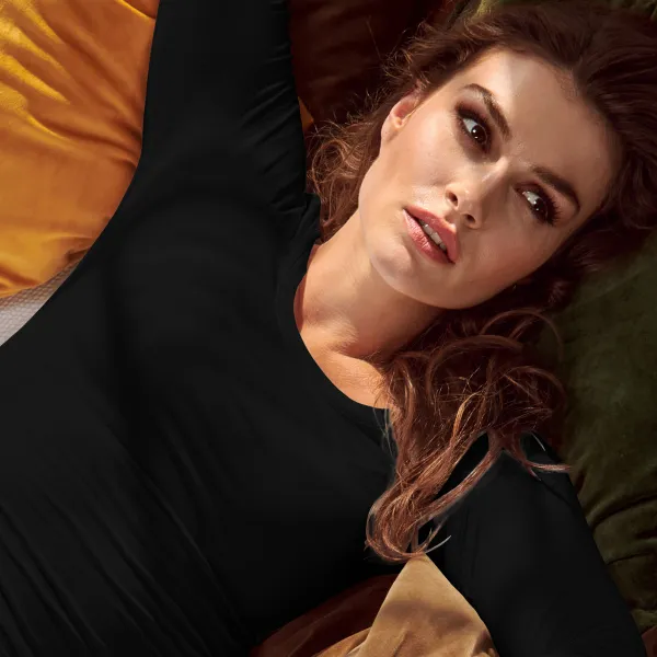 Naisten T-paita, jossa pitkät hihat ja syvempi pääntie - Syvempi pyöreä pääntie